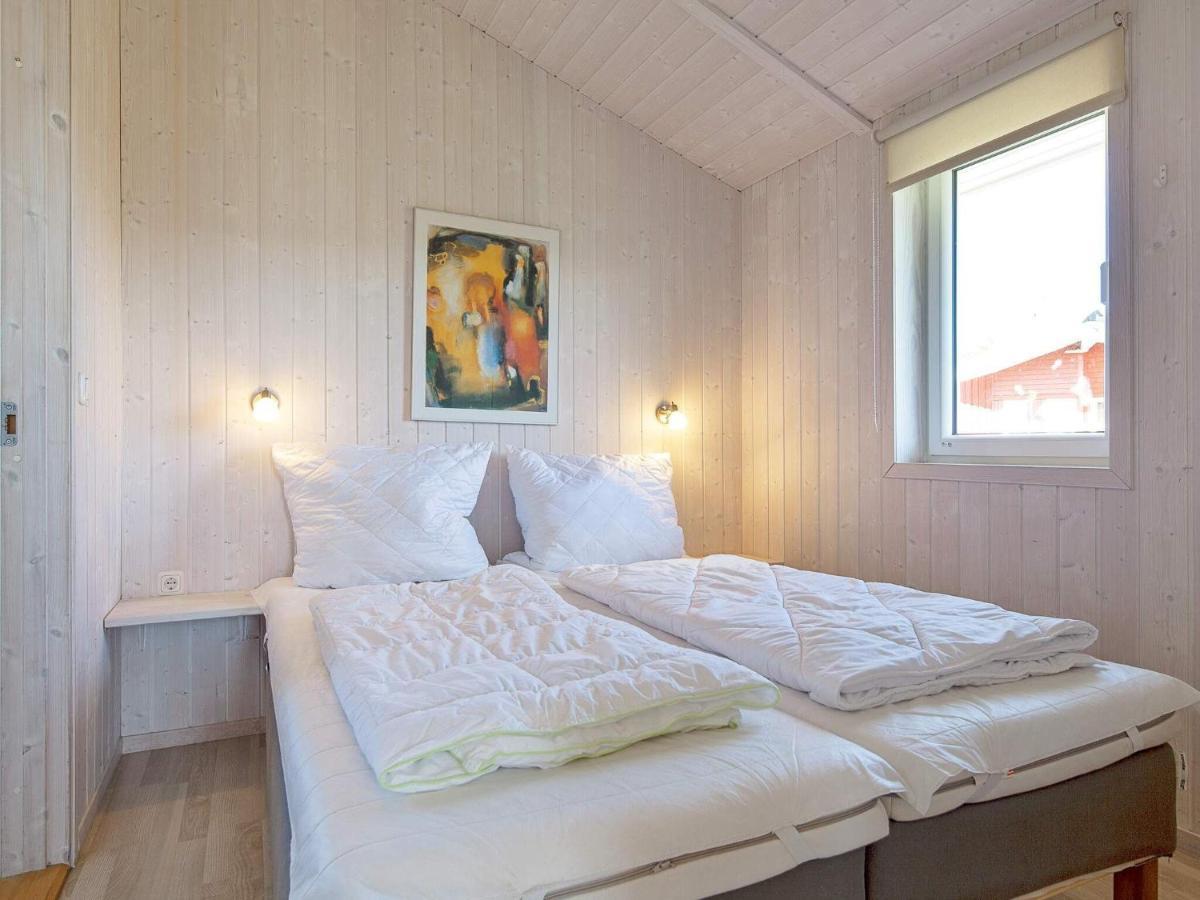 Two-bedroom In 10 Holiday home