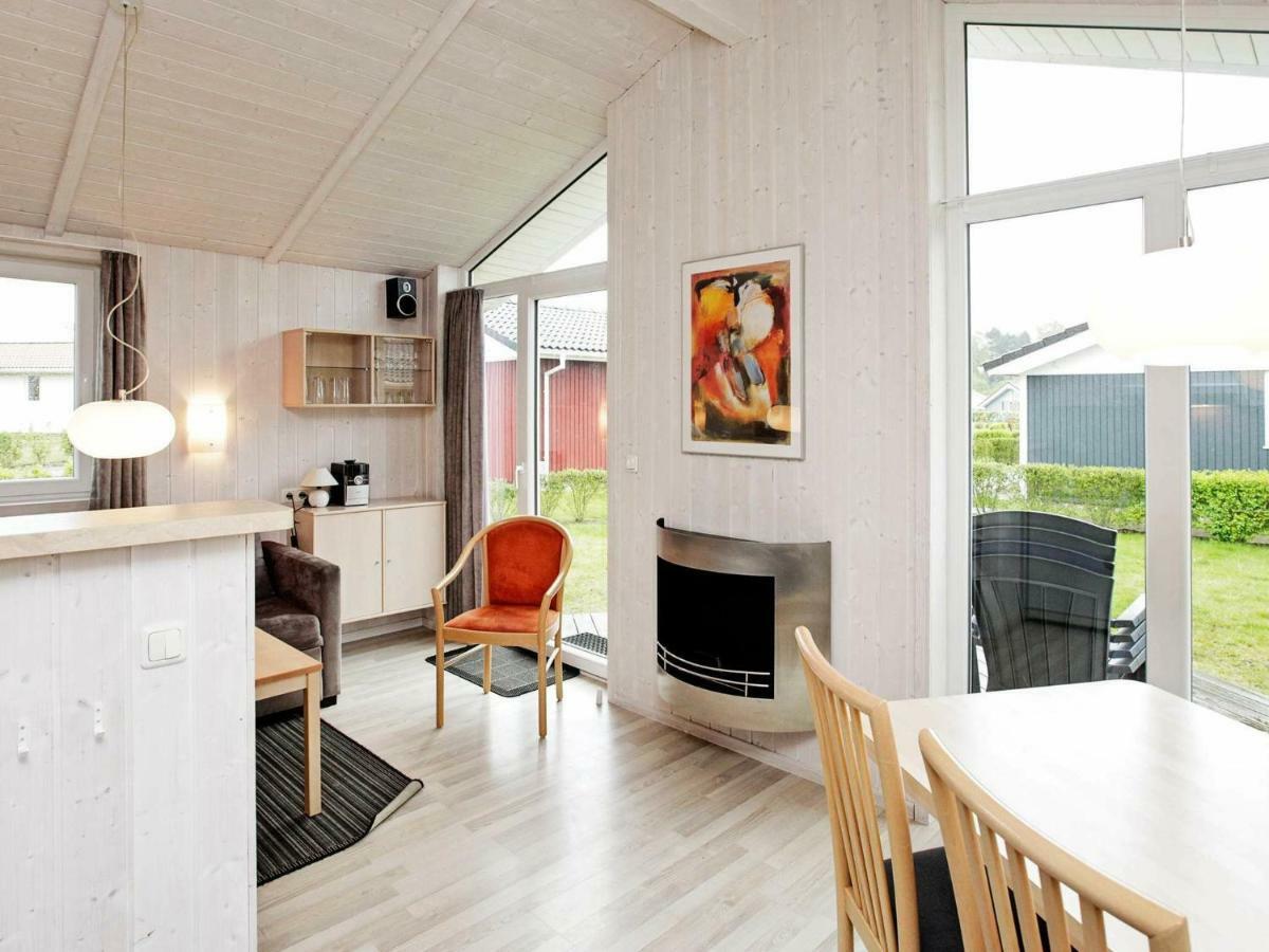 Two-bedroom In 10 Holiday home *